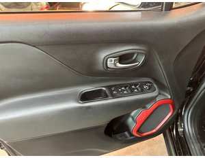 
										JEEP RENEGADE TRAILHAWK 1.3 PHEV 177KW (240CV) AT AWD full									