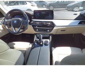 
										BMW SERIE 5 530E full									