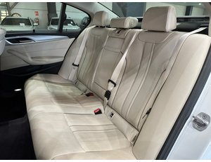 
										BMW SERIE 5 530E full									