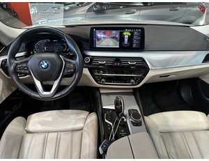 
										BMW SERIE 5 530E full									