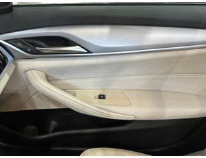 
										BMW SERIE 5 530E full									