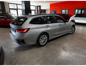 
										BMW SERIE 3 318D TOURING full									