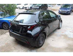 
										TOYOTA YARIS 1.5 120H ACTIVE PLUS ES EL MODELO MAZDA21.5CVT 116CV CENTRELINE full									