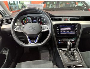 
										VOLKSWAGEN PASSAT VARIANT GTE 1.4 TSI E-POWER 115KW + 85KW full									
