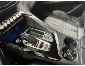 
										PEUGEOT 3008 HYBRID 225 E-EAT8 ALLURE full									