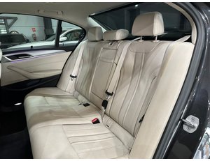 
										BMW SERIE 5 530IA full									