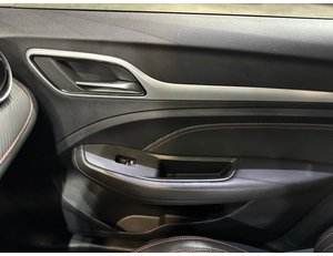 
										MG ZS 1.0T LUXURY full									