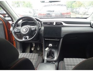 
										MG ZS 1.5 COMFORT full									