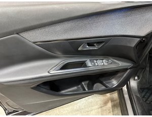 
										PEUGEOT 3008 HYBRID 225 E-EAT8 ALLURE PACK full									