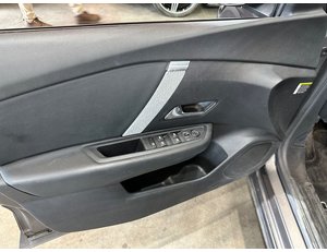 
										CITROEN C4 PURETECH 130 S&S 6V FEEL full									