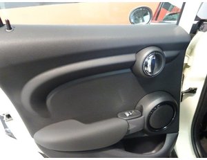 
										MINI MINI ONE 1.5 102CV full									
