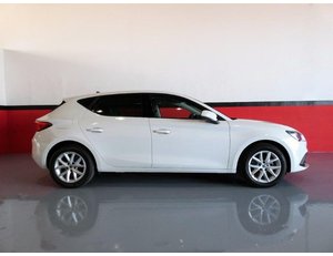 
										SEAT LEON 1.0 ETSI 110CV HEV STYLE GO DSG full									