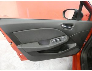 
										RENAULT CLIO 1.6 TCE 140CV ZEN E-TECH HIBRIDO EDC AUTO full									