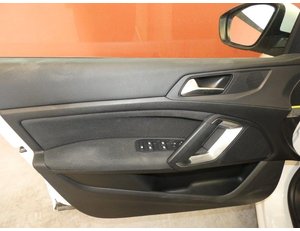 
										PEUGEOT 308 1.2 PURETECH 130CV ALLURE PACK EAT8 full									