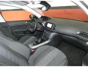
										PEUGEOT 308 1.2 PURETECH 130CV ALLURE PACK EAT8 full									