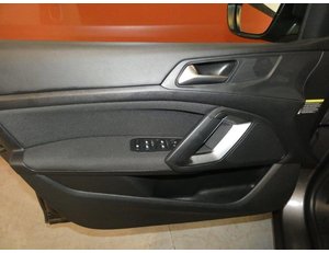 
										PEUGEOT 308 1.2 PURETECH 130CV ALLURE PACK EAT8 full									