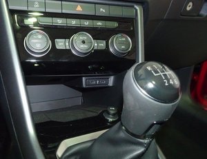 
										VOLKSWAGEN T-ROC CABRIO 1.0 TSI 110CV STYLE full									