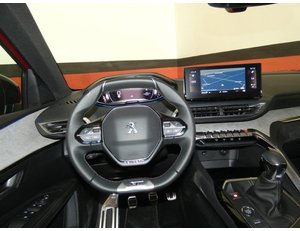 
										PEUGEOT 5008 1.5 BLUEHDI 130CV GT 5+2 full									