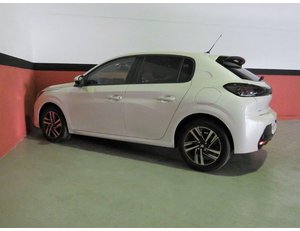 
										PEUGEOT 208 1.2 PURETECH 100CV ALLURE full									