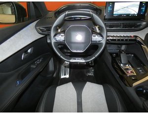 
										PEUGEOT 3008 PHEV 300CV GT EAT8 full									