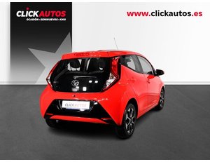 
										TOYOTA AYGO 1.0 70CV X-PLAY full									