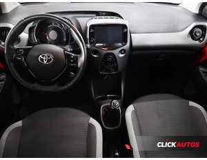 
										TOYOTA AYGO 1.0 70CV X-PLAY full									