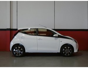 
										TOYOTA AYGO 1.0 72CV X-PLAY full									