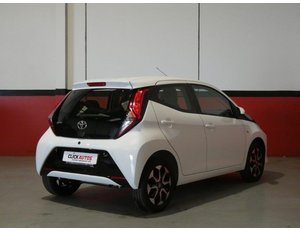 
										TOYOTA AYGO 1.0 72CV X-PLAY full									