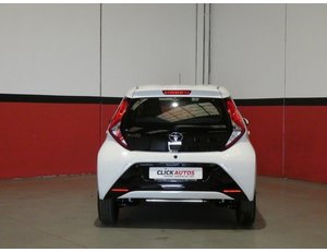 
										TOYOTA AYGO 1.0 72CV X-PLAY full									