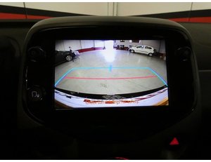 
										TOYOTA AYGO 1.0 72CV X-PLAY full									