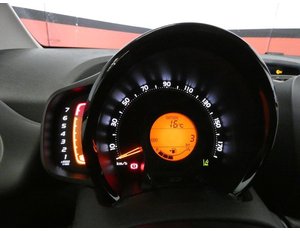 
										TOYOTA AYGO 1.0 72CV X-PLAY full									
