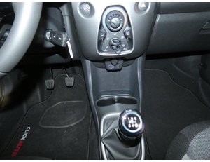 
										TOYOTA AYGO 1.0 72CV X-PLAY full									