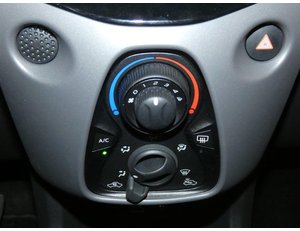
										PEUGEOT 108 1.0 VTI 72CV ACTIVE full									