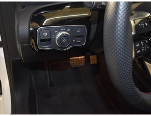 
										MERCEDES BENZ CLASE A 2.0 D 116CV 180D AMG LINE PREMIUM full									
