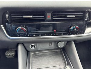 
										NISSAN QASHQAI 1.3 DIGT 160CV MHEV N-CONNECTA SKYLINE PACK XTRONIC full									