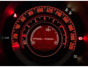 
										FIAT 500 1.0 HYBRID 70CV CULT full									