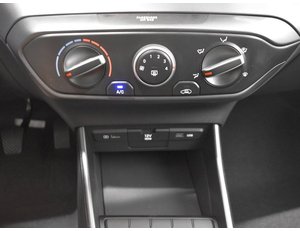 
										HYUNDAI BAYON 1.2 MPI 84CV ESSENCE full									