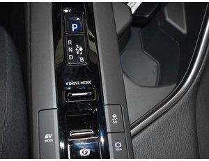 
										TOYOTA C-HR 1.8 E-CVT 140CV 140H ACTIVE full									