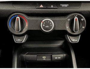 
										KIA STONIC 1.2 84CV CONCEPT full									