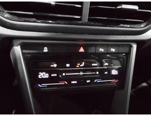 
										VOLKSWAGEN T-ROC 1.5 TSI 150CV LIFE full									