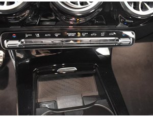 
										MERCEDES BENZ CLASE A 1.3 136CV 180 AMG LINE full									