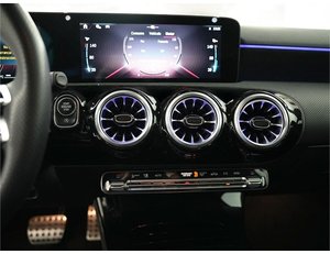 
										MERCEDES BENZ CLASE A 1.3 163CV 200 AMG LINE full									