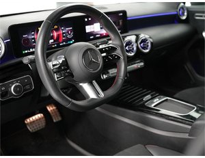 
										MERCEDES BENZ CLASE A 1.3 163CV 200 AMG LINE full									