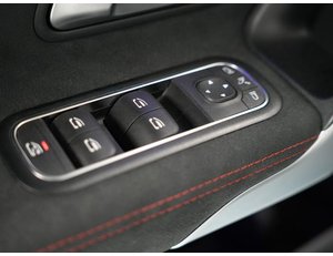 
										MERCEDES BENZ CLASE A 1.3 163CV 200 AMG LINE full									