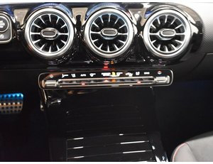 
										MERCEDES BENZ CLASE A 1.9 150CV 200D AMG LINE full									