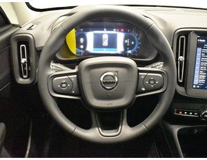 
										VOLVO XC40 2.0 163CV B3 G ESSENTIAL AUTO full									