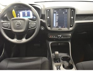 
										VOLVO XC40 2.0 163CV B3 G ESSENTIAL AUTO full									