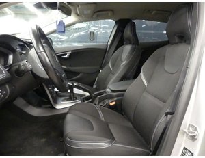 
										VOLVO V40 2.0 D2 ECO MOMENTUM full									