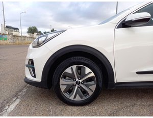 
										KIA NIRO E-150KW 204CV DRIVE LONG RANGE +400KM AUT full									
