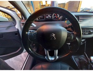 
										PEUGEOT 2008 ALLURE BLUEHDI 73KW (100CV) S&AMP;S full									